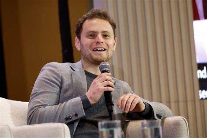 Aaron Parnas: The Voice Shaping Political News on TikTok
