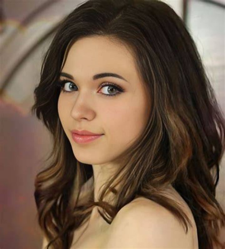 Amouranth Fapello: What You Need to Know About This Popular Creator and Online Content