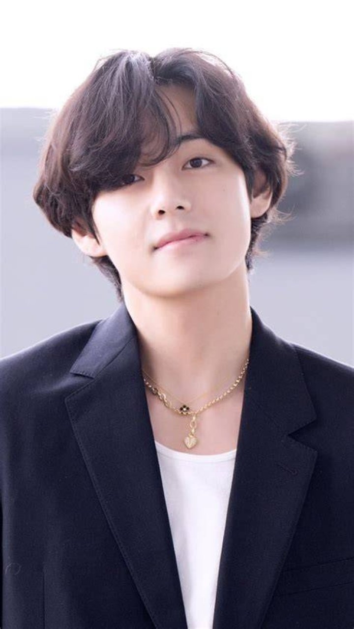 BTS V (Kim Taehyung): The Magnetic Charisma and Artistic Brilliance