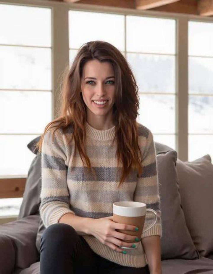 Caitlin McSwain: Unpacking the Journey of a Dazzling Model and Actress