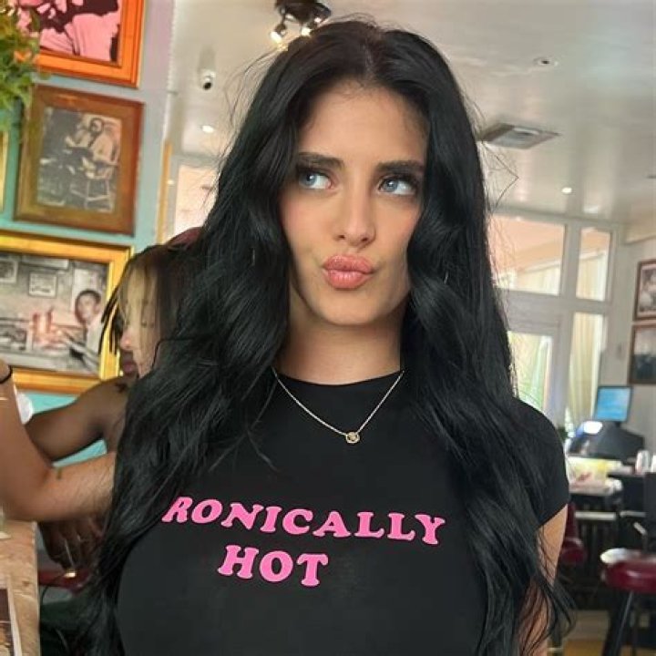 Camilla Araujo Leaks: What the Online Buzz Is About