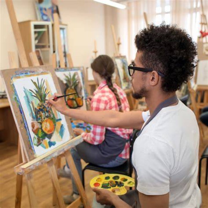 Discovering Luckless Holly: An Aspiring Artist's Creative Path