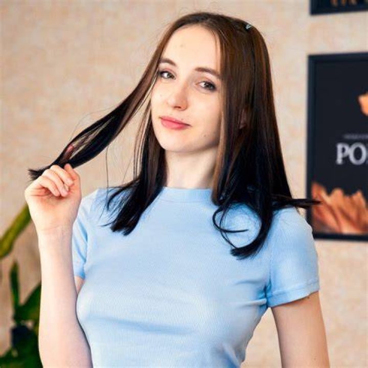 Discovering Polly Yangs Age: A Look at the Rising Star's Journey and Influence