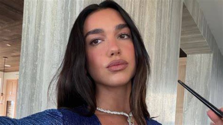 Dua Lipa Leeftijd: Een Kijkje in Haar Reis door de Jaren
