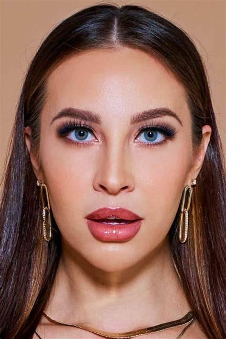 Exploring Melissa Stratton: Actress, Model, and Rising Personality