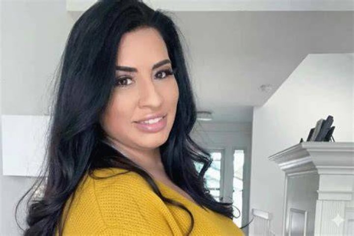 Exploring Sofia Rose: An Artist, A Model, A Story