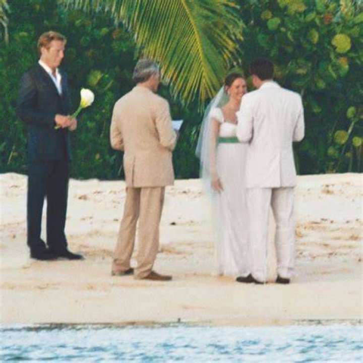Exploring the Enduring Fascination with Ben Affleck and Jennifer Garner Wedding Photos