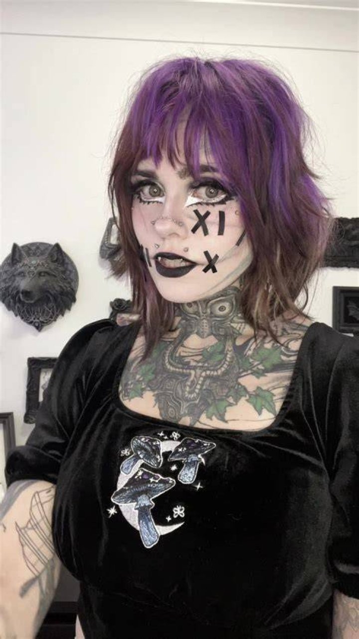 Exploring the Goth Mommy: Style, Subculture, and Living Darkly