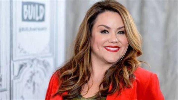 Exploring the Journey of Katie Mixon: From Early Roles to Beloved Stardom