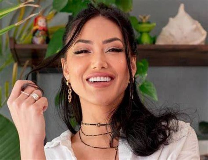Gwen Singer: Unpacking the Journey of the American Model, Podcaster, and More