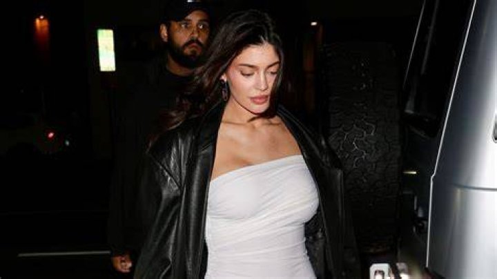 How Much Sleep Does Kylie Jenner Get? Unpacking a Star's Nightly Routine