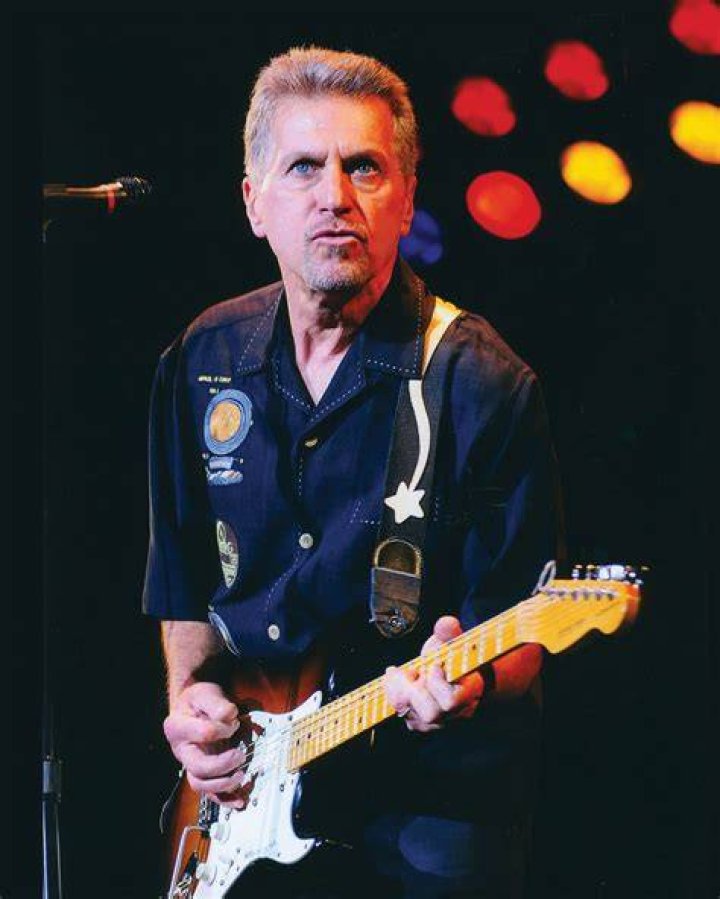 How Old is Johnny Rivers? Uncovering the Age of a Rock and Roll Icon