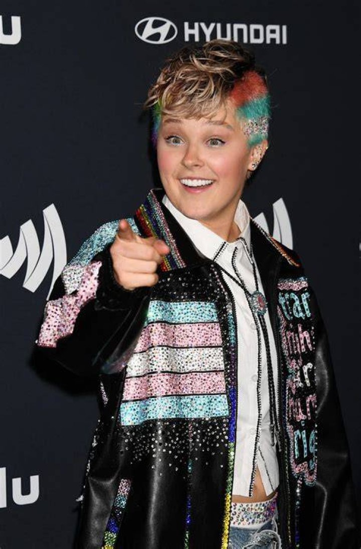 How Old is Jojo Siwa? Unpacking the Star's Journey