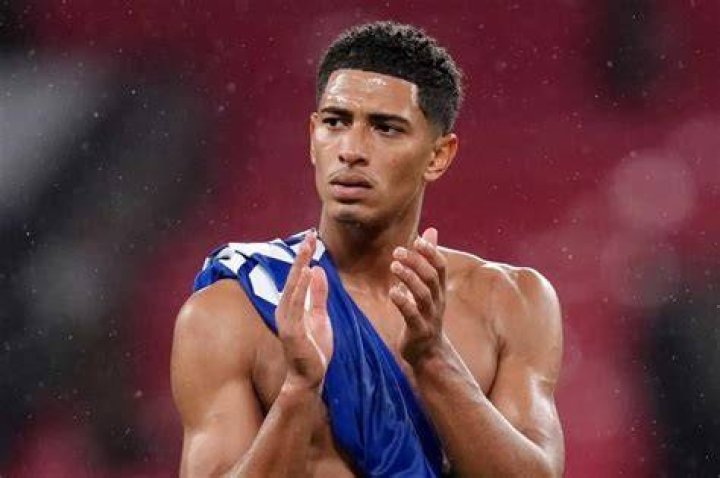 Is Jude Bellingham Single? Unpacking the Buzz Around Football's Young Star