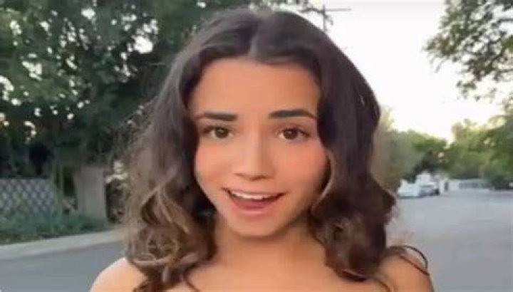 Jameliz: Getting to Know the Online Personality and Her Communities
