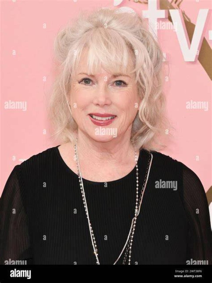 Julia Duffy: Exploring a Beloved Television Presence and Her Enduring Appeal