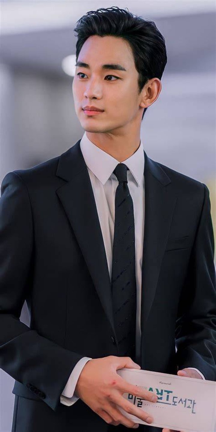 Kim Soo Hyun's Personal Life: A Glimpse Behind the Stardom