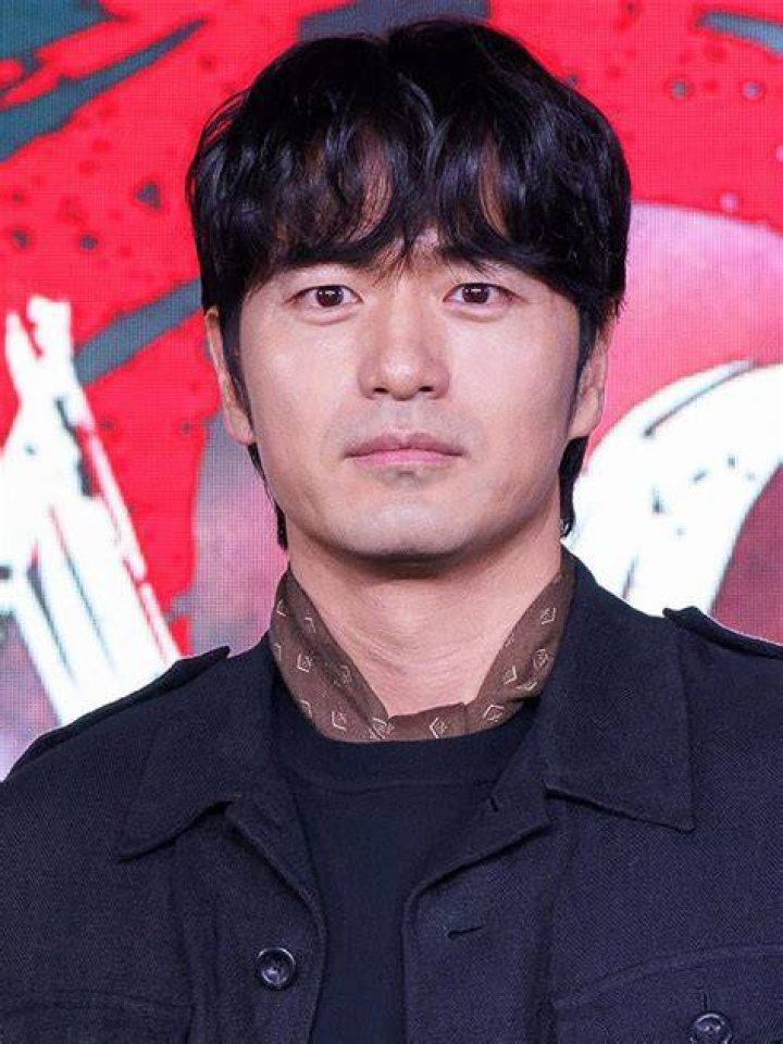 Lee Jin-Wook: Unveiling the Journey of a South Korean Acting Star