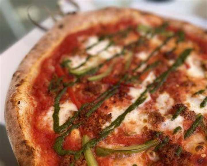 Lloyd's Pizzeria: A Culinary Journey to Pizza Perfection