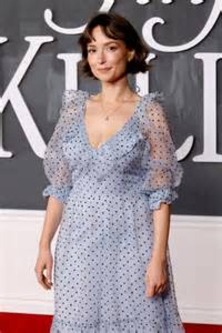 Milana Vayntrub Flirty Pics: A Look at Her Engaging Public Persona