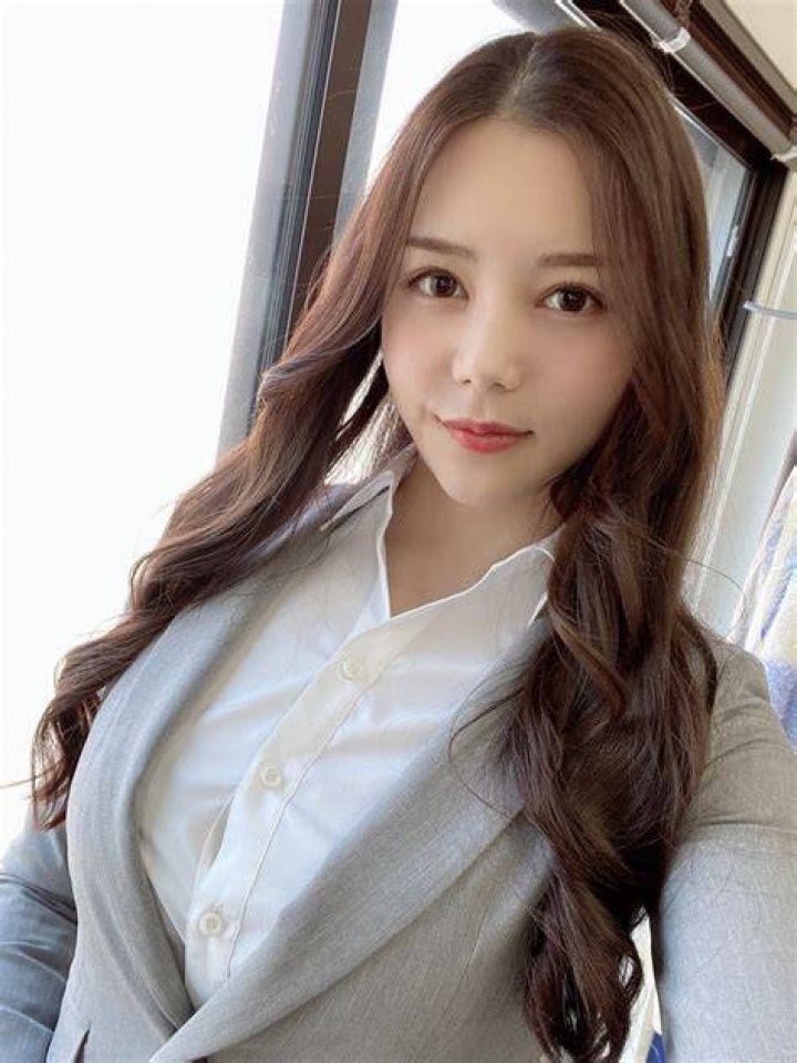 Miu Shiromine: Discovering a Radiant Star in Entertainment