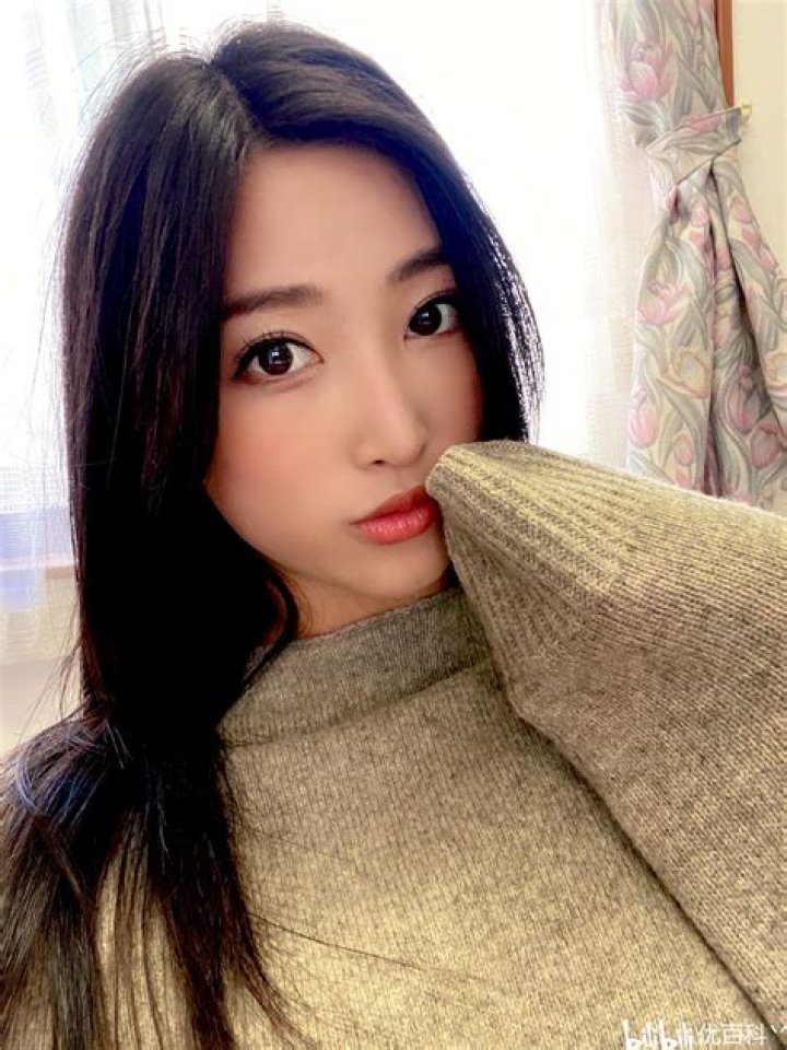 Mizukawa Sumire: Exploring a Unique Artistic Voice