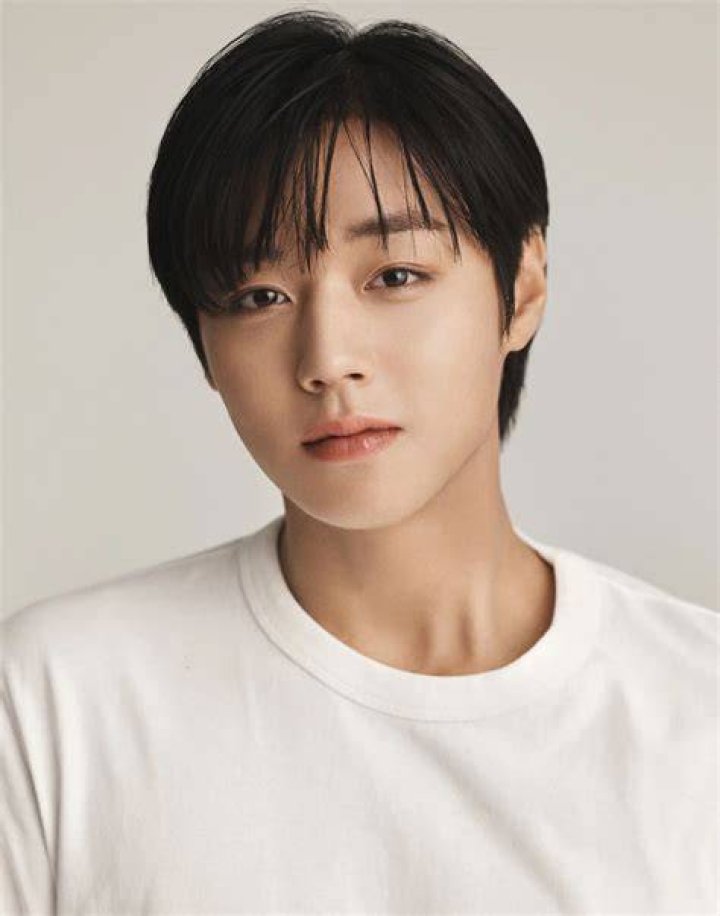 Park Jihoon: Tracing the Path of a Beloved Singer and Actor