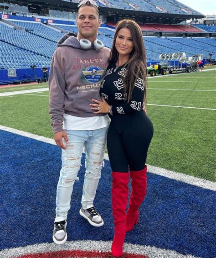 Rachel Bush: Exploring Her Public Persona and Online Presence