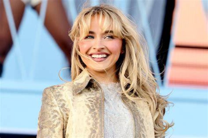 Sabrina Carpenter's Physique: What We Know About Her Weight and Stature