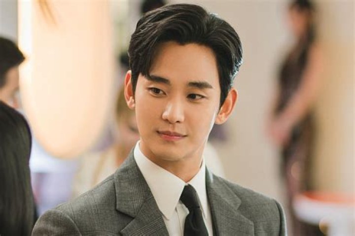 Unpacking Kim Soo Hyun's Personal Life: Is the 'Queen of Tears' Star Married or Dating?