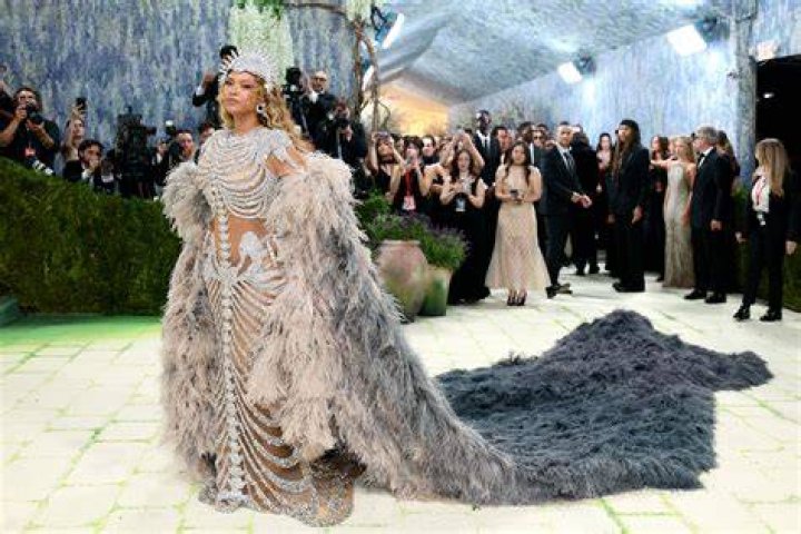 Who is the Lady That Runs the Met Gala? Unveiling the Icon Behind Fashion's Biggest Night